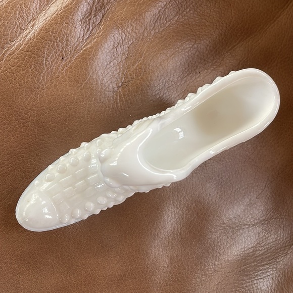 VTG Fenton Cathead Milk Glass Shoe - Picture 5 of 6